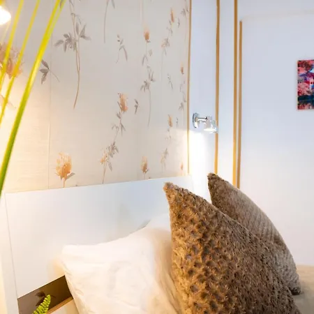 On-line Luxury Apart Pintor Stoolz, Free Wi-fi